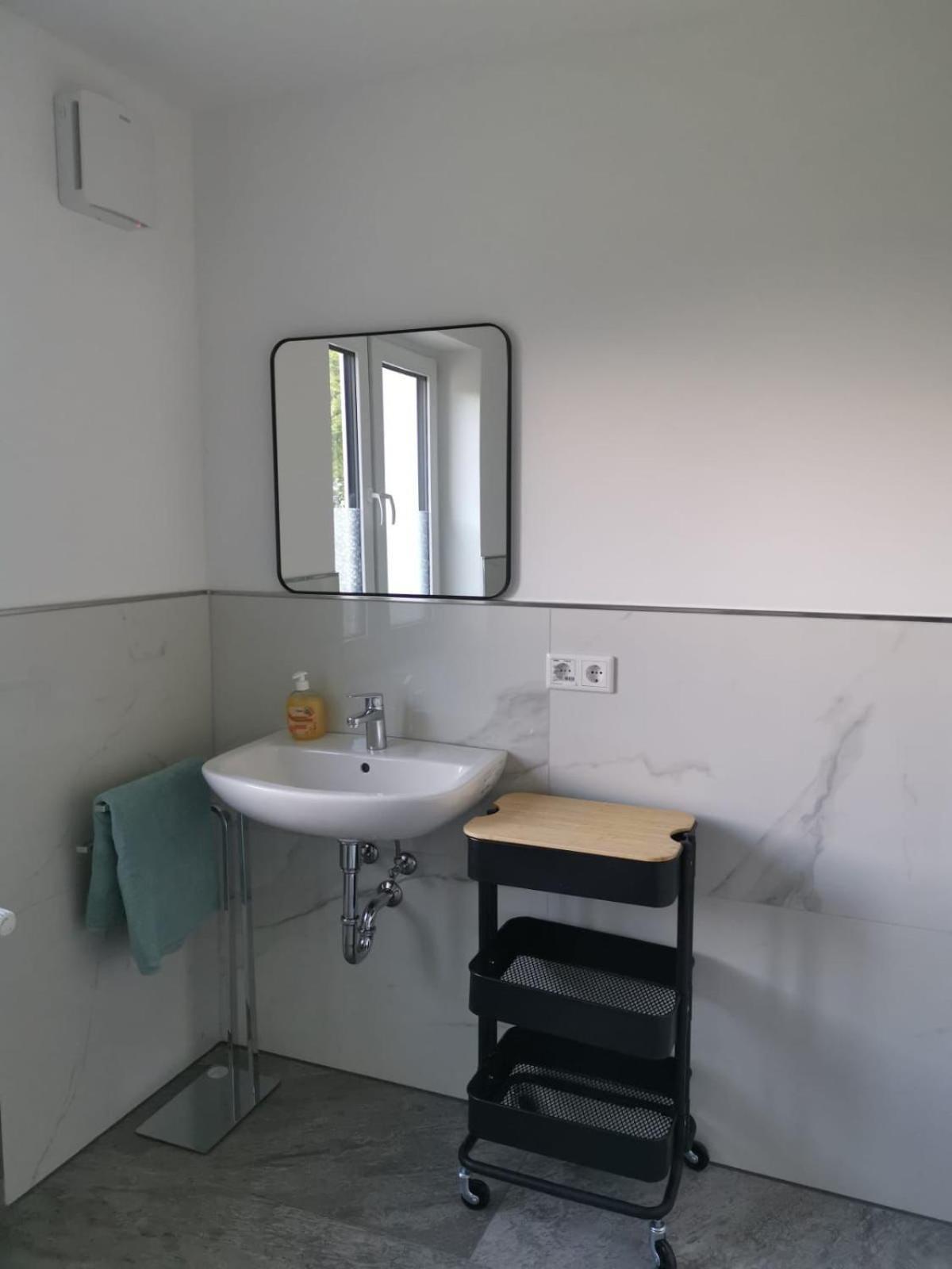 Modernes Stilvoll Eingerichtetes Appartement Росрат Экстерьер фото