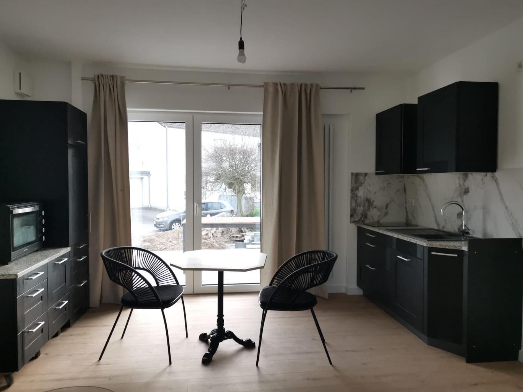 Modernes Stilvoll Eingerichtetes Appartement Росрат Экстерьер фото